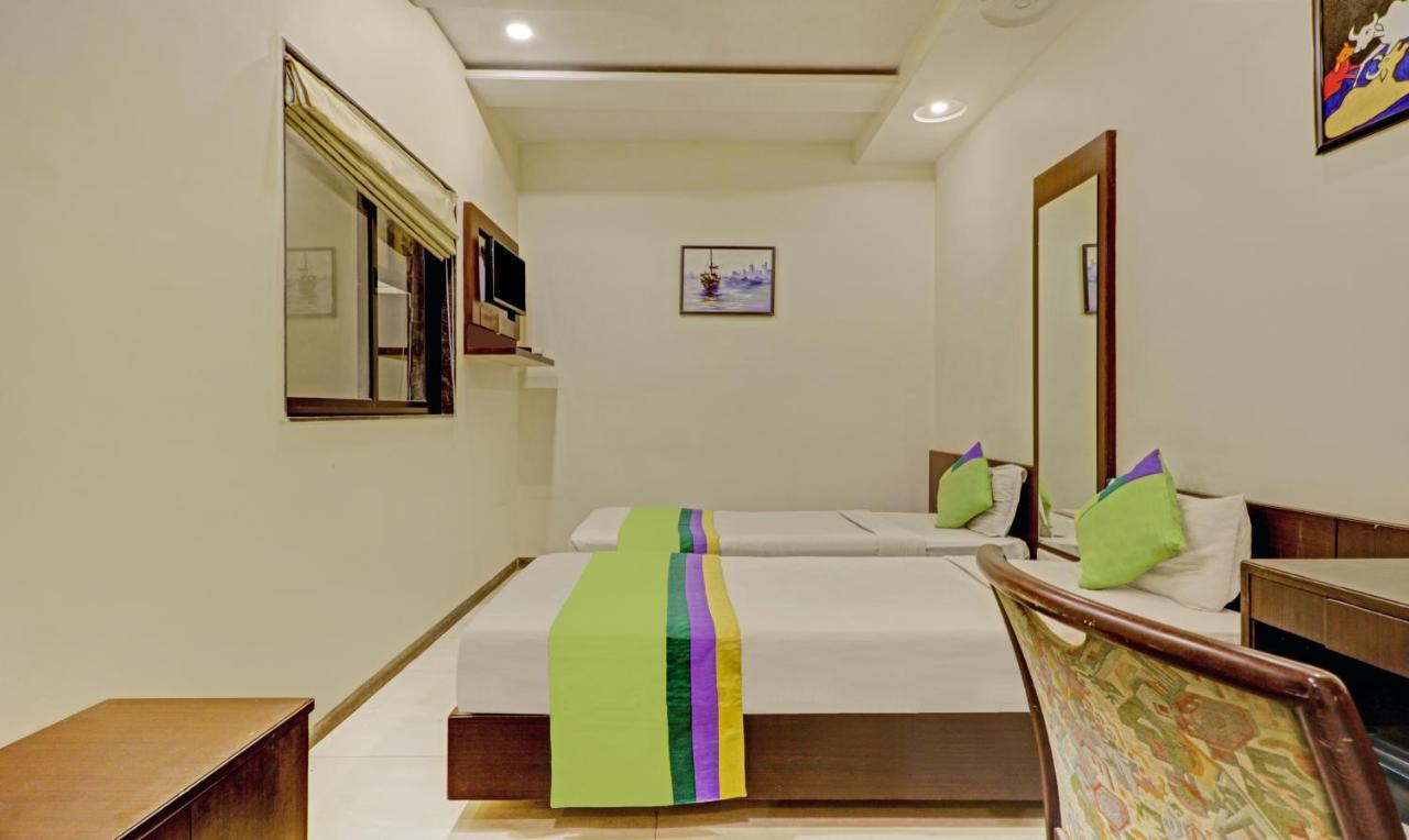 Treebo Trend Loharkar'S Family Hotel Nagpur Exterior photo